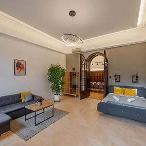 Liszt Modern Chic Apartamento